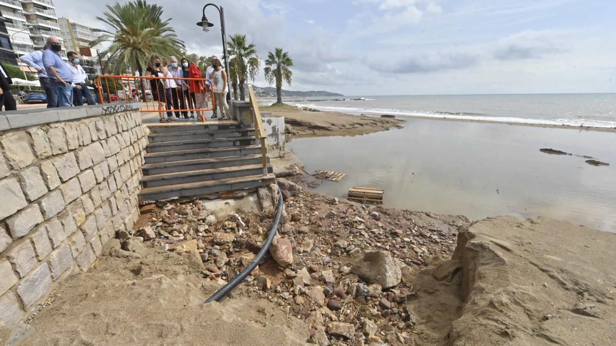 La riada se llevó por delante dos kilómetros de pasarelas de las playas.
