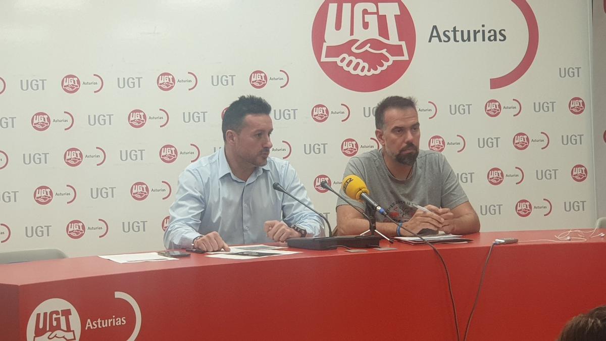 Javier Fernández Lanero y José Manuel Zapico, esta mañana en la sede de UGT Asturias.