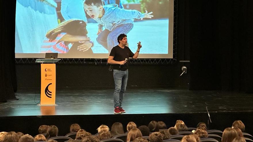 Una charla en El Campello para dar un paso adelante contra el acoso escolar