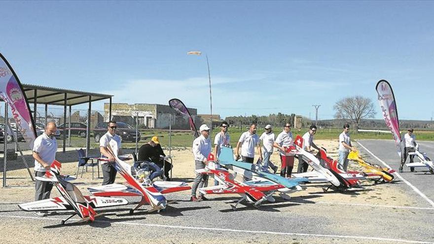 La liga de maquetas f3-m de radio control, en marcha en extremadura