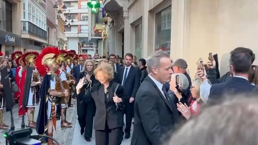 La reina llega a la inglesia de Santa Maria de Gracia en Cartagena