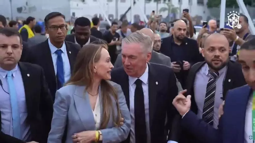 Ancelotti llega como una 'superestrella' para dar la convocatoria de Brasil