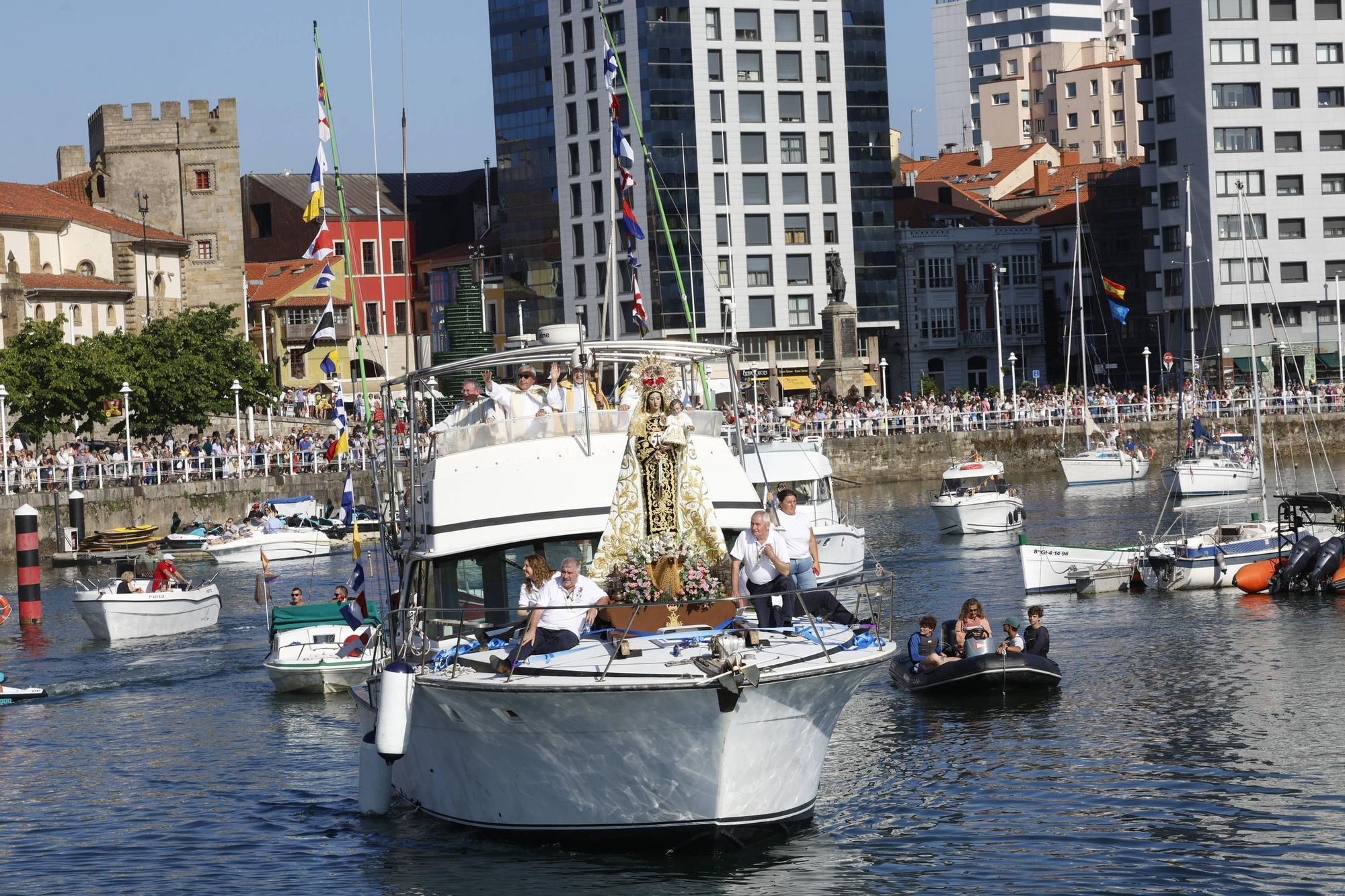 En imágenes: así fue la procesión marinera del Carmen en Gijón