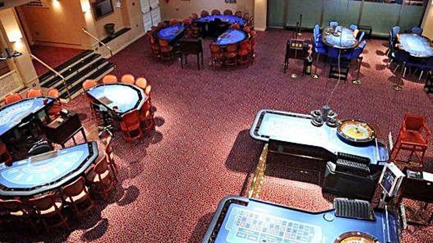Una de las salas del interior del casino de A Toxa.