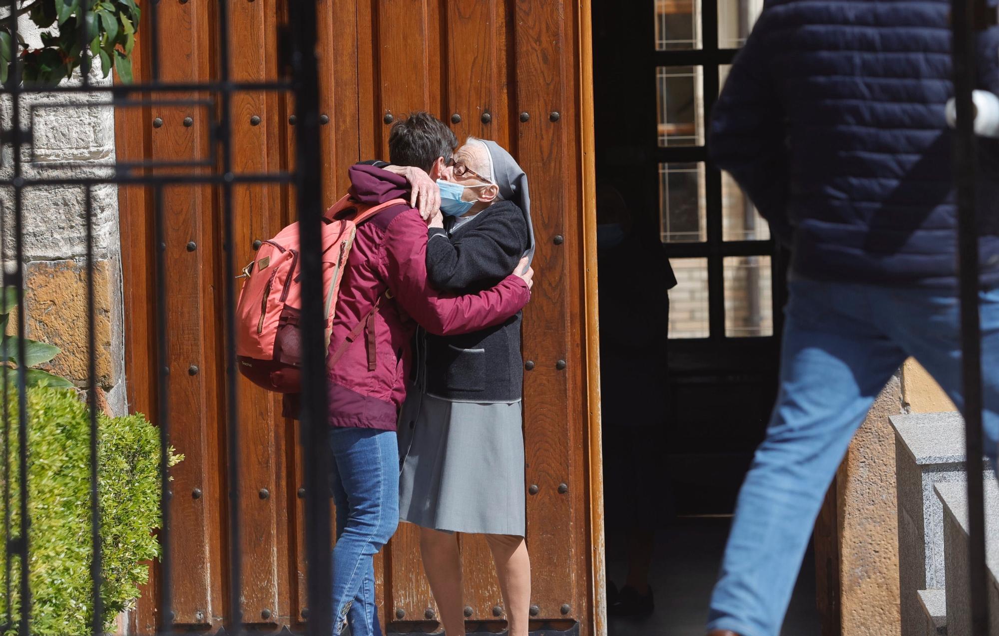 EN IMÁGENES: Capilla ardiente por la adolescente asesinada en Oviedo