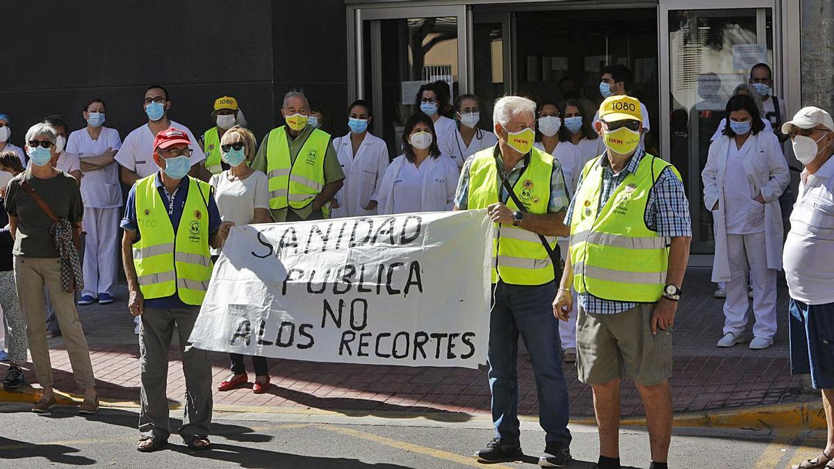 Concentración en el Port por la atención primaria