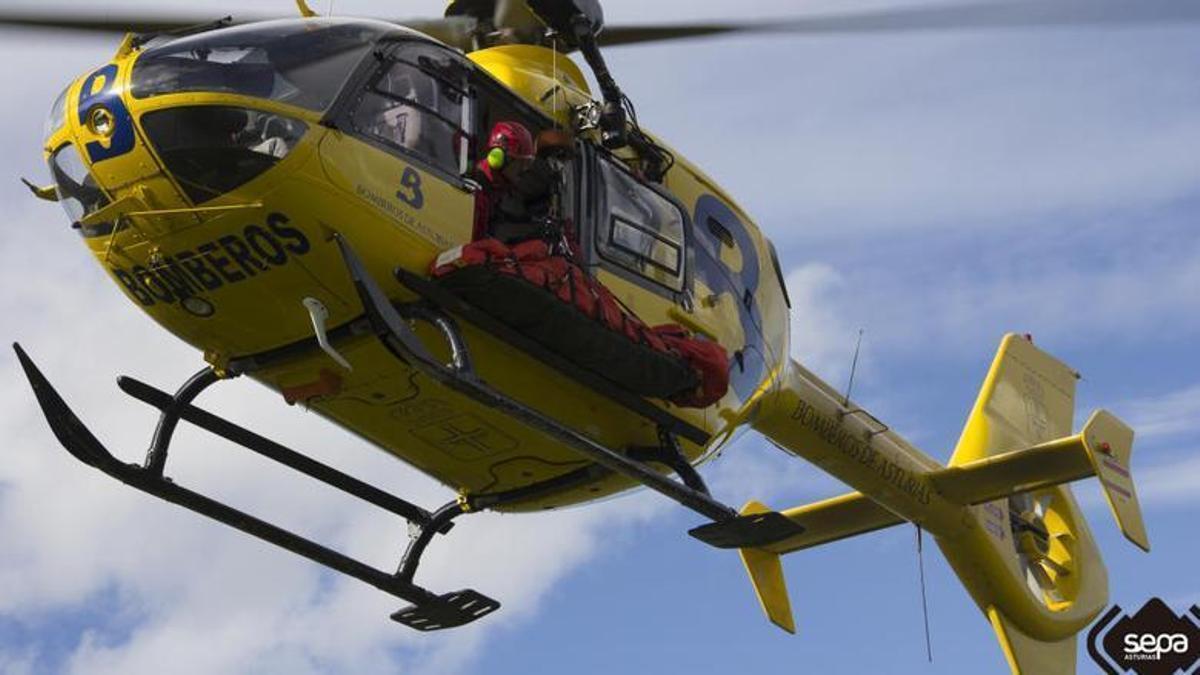 Helicóptero medicalizado del SEPA-Bomberos de Asturias.