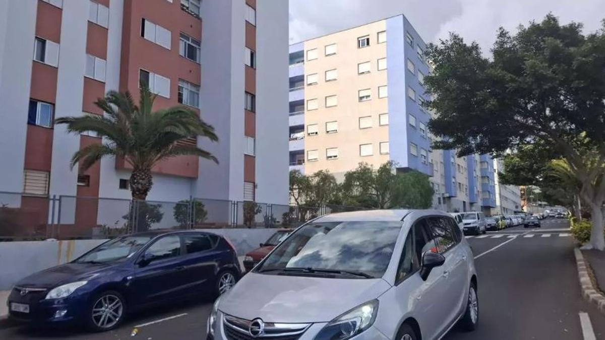 Los bloques donde residen inquilinos que han recibido carta de Visocan reclamando que se pongan al corriente de la deuda o no les renuevan.