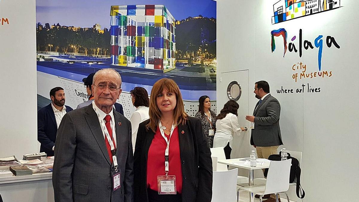 El alcalde y Rosa Sánchez, edil de Turismo, en una edición anterior de la WTM.