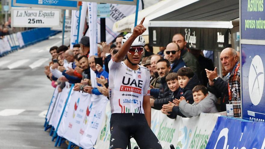 Isaac del Toro, la gran revelación de la temporada, gana en Pola de Lena en la primera etapa de La Vuelta a Asturias