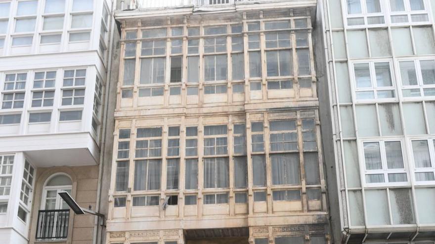 Fachada del número 29 de la avenida de Rubine. |   // CARLOS PARDELLAS