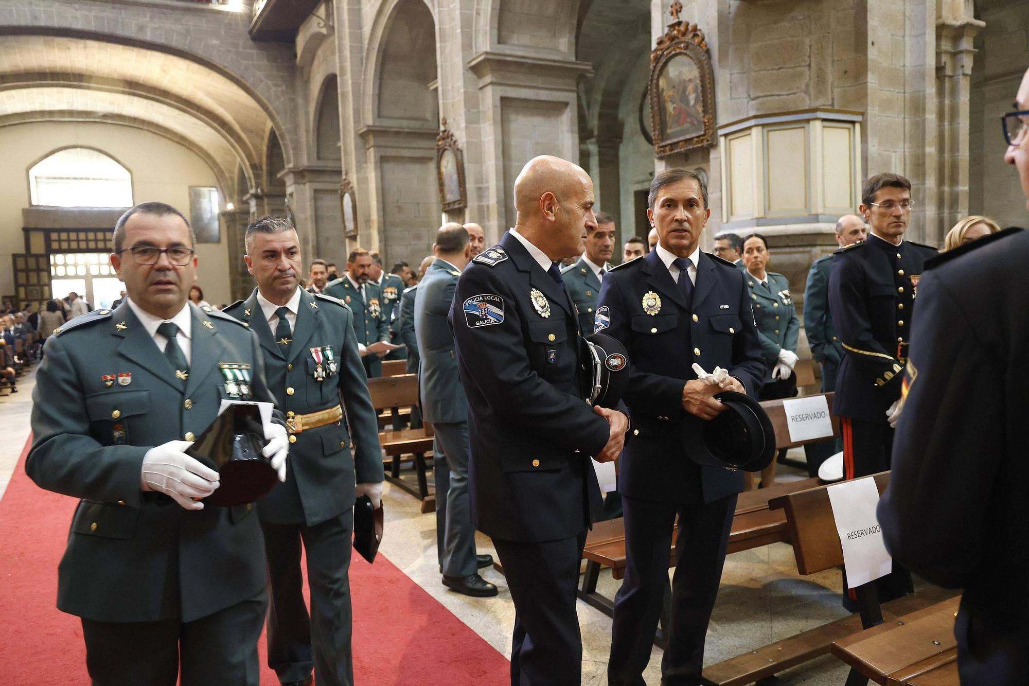 Imágenes del homenaje de la Guardia Civil a la Virgen del Pilar en el convento de San Francisco