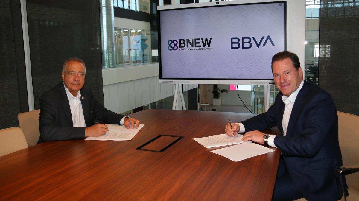 Francisco Pla, director regional de BBVA en Catalunya, y Pere Navarro, delegado Especial del Estado del CZFB