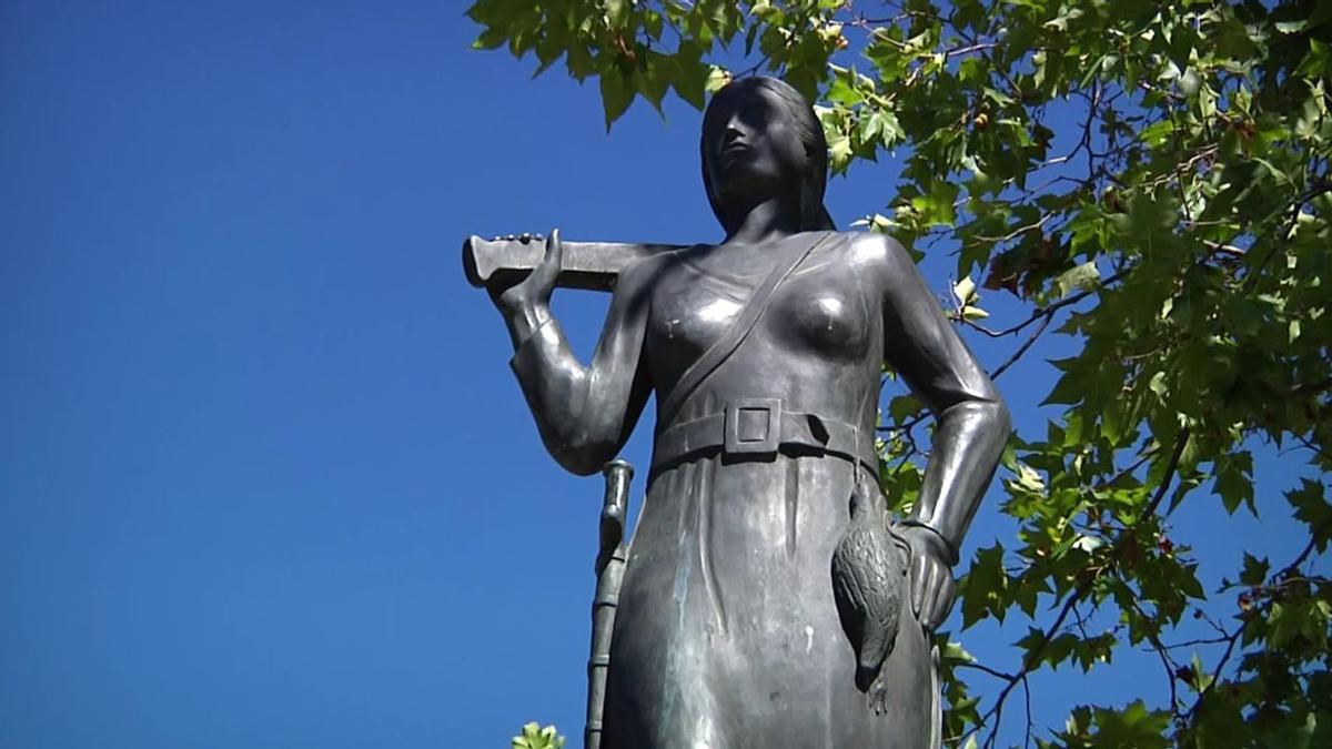 Estatua de la Serrana.