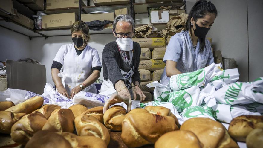 El Martes de Campo empieza en los obradores: 14.000 bollos para festejar