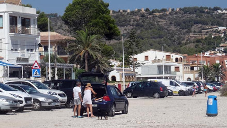 Xàbia convocará un concurso de ideas para crear una senda que libere de coches su litoral