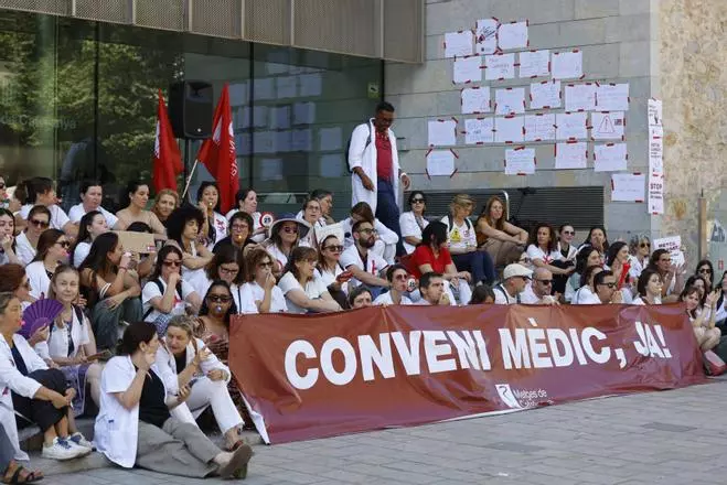 Les imatges de la protesta dels metges a Girona