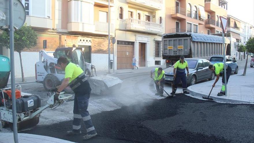 Mejoran el asfaltado de varias calles del ensanche