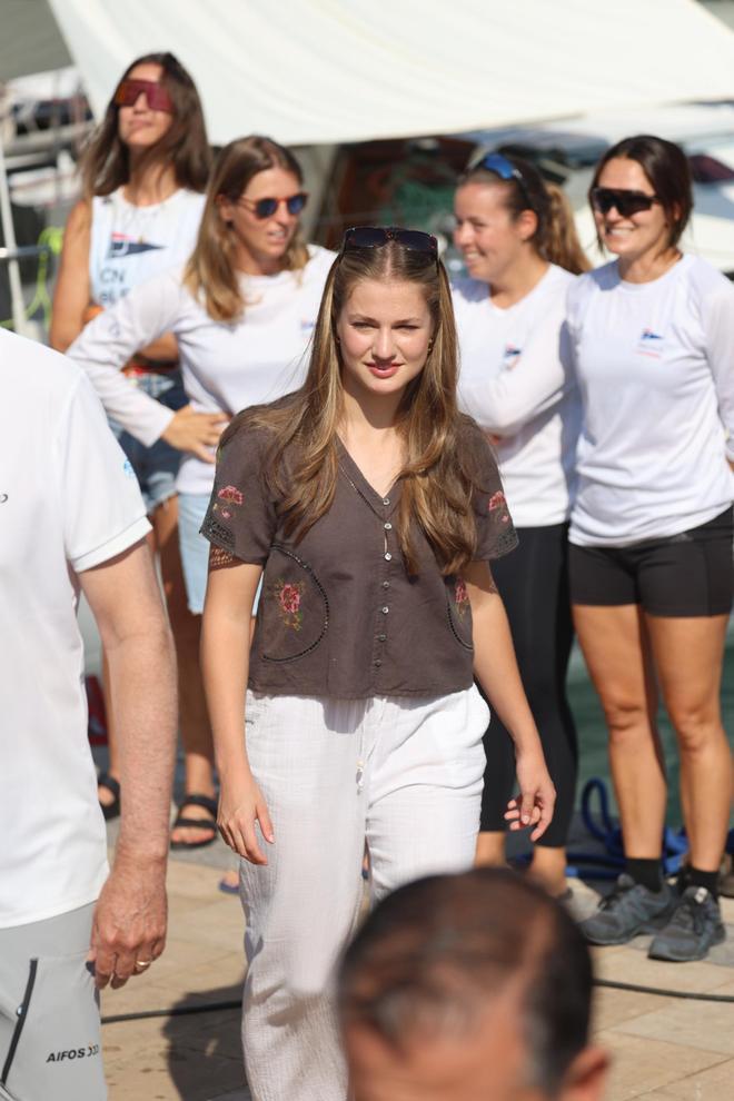 FOTOS | La Princesa Leonor sorprende al acudir con el Rey Felipe a la Copa del Rey de vela