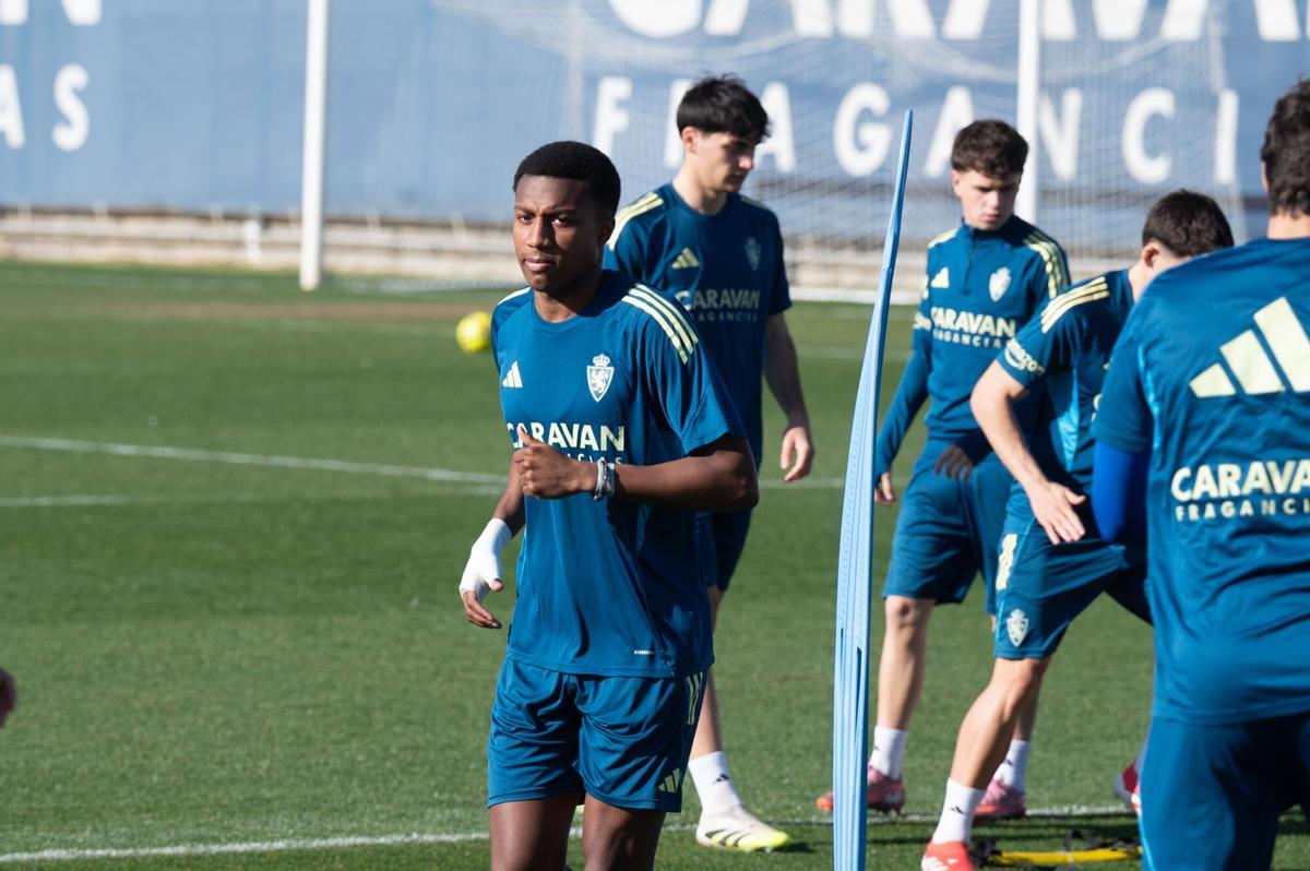 Álex Gomes, en un entrenamiento con el Real Zaragoza en la Ciudad Deportiva.