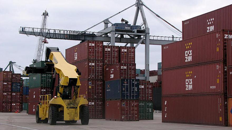 El tràfic de contenidors als Ports i el trànsit de camions a les carreteres també ha disminuït.