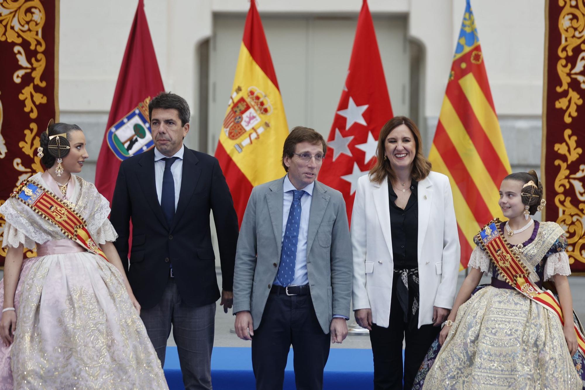 Las mejores imágenes de la recepción a las falleras en el Ayuntamiento de Madrid