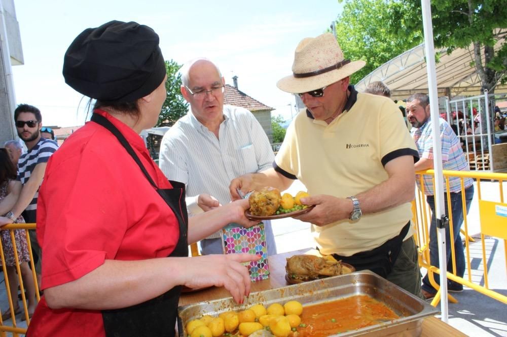 La XVIII edición de la fiesta gastronómica coincide con la celebración del Concurso-Exposición de Espantallos na Ruta do Río Barbeira.