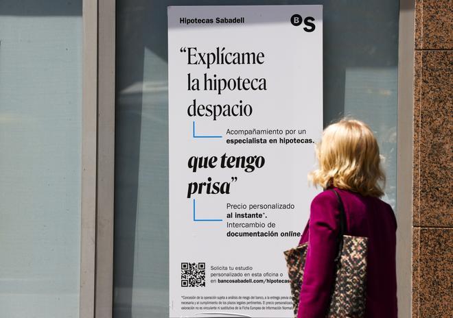 Els espanyols, obligats a demanar microcrèdits per poder afrontar la pujada dels preus i dels tipus d’interès