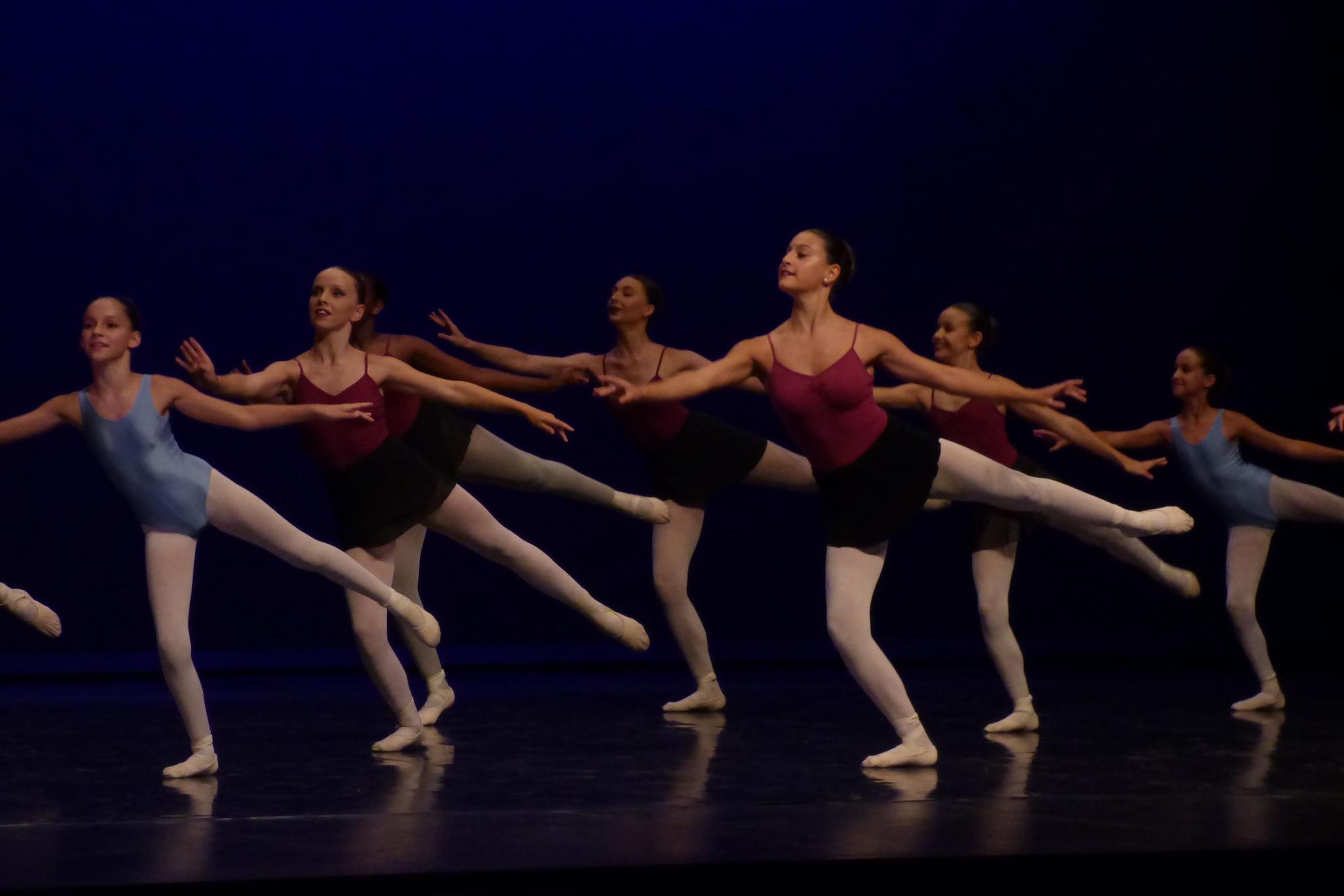 Les alumnes de l'Stage Intensiu de l'Escola de Dansa Marta Coll