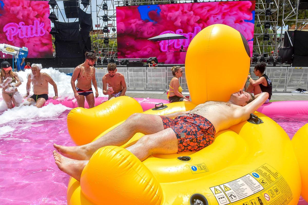 Fiesta de la espuma en el Maspalomas Pride 2024