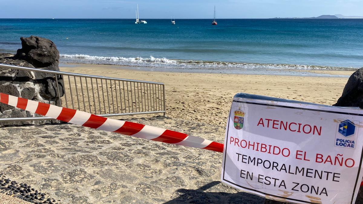 Prohibido el baño en Playa Blanca.