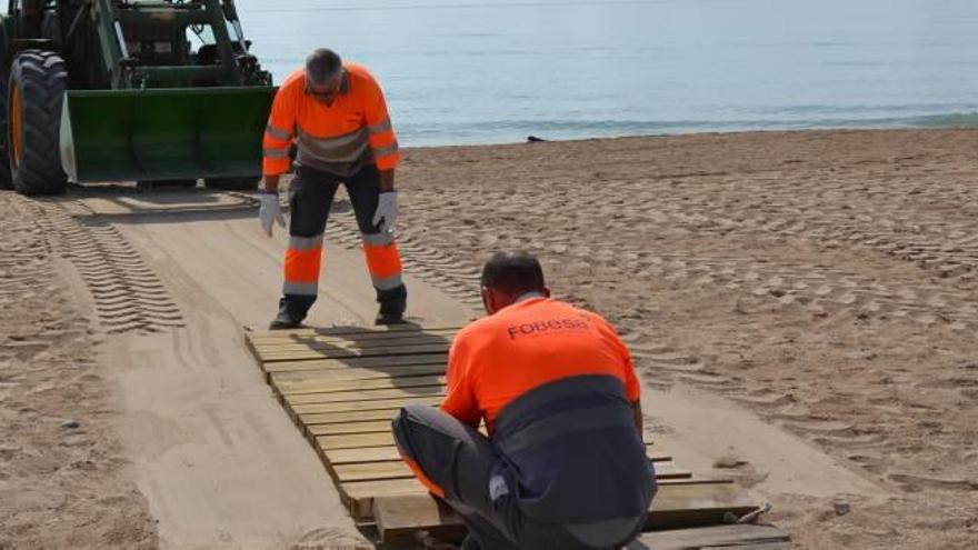 Peñíscola pone a punto sus playas para el inicio de temporada