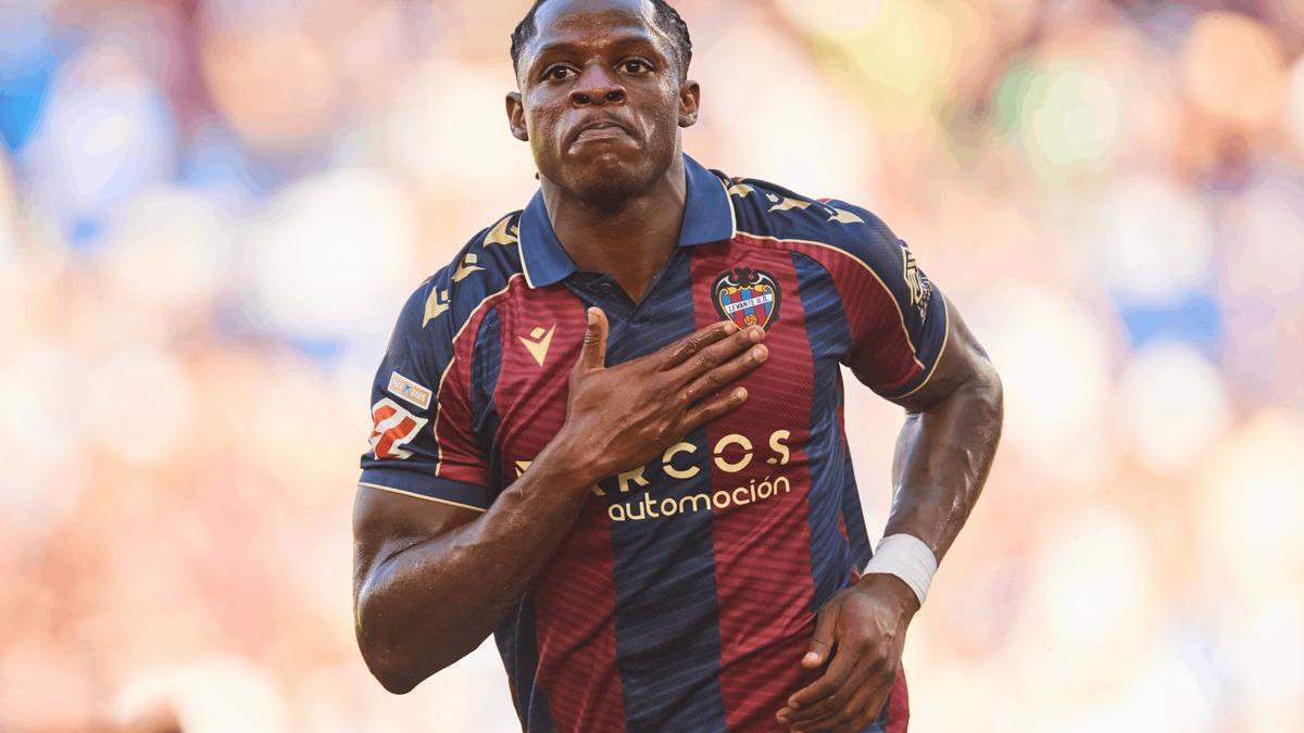 Etta Eyong suma cinco goles y una asistencia en nueve partidos con el Levante UD