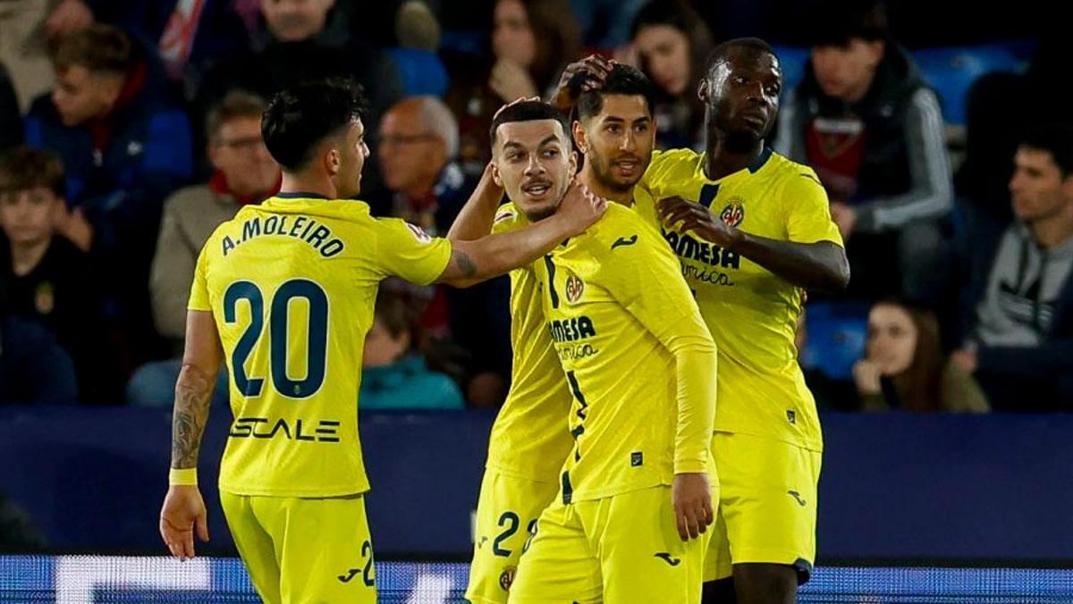 Mikautadze celebra su gol contra el Levante UD