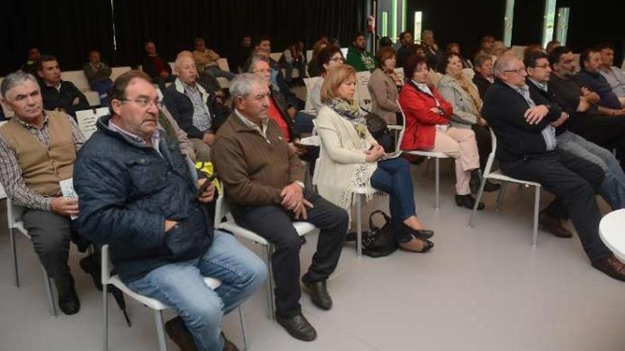 Inicio de las jornadas sobre monte comunal en Salcedo. // R. V.