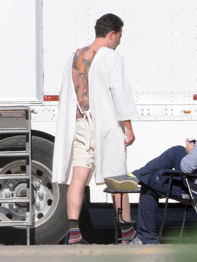 Ben Affleck con tatuaje en la espalda