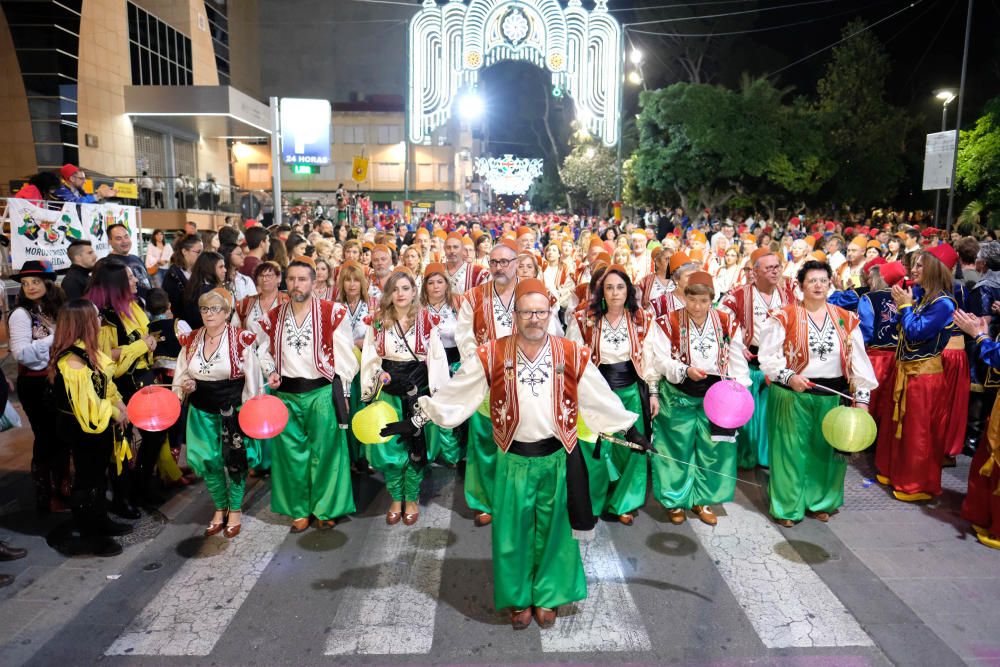 Entusiasmo y júbilo en el esperado desfile de la Retreta de Elda