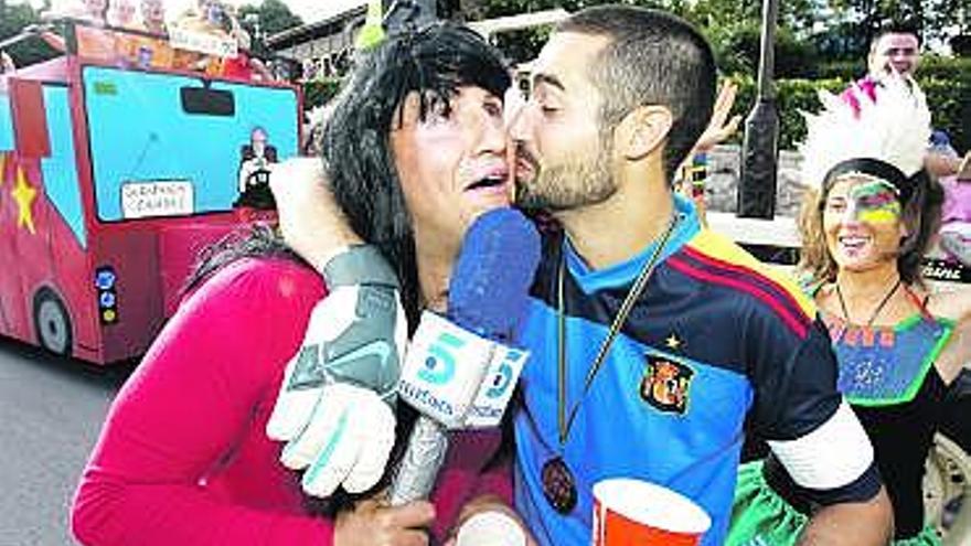 Miguel Aramendi y Fran García disfrazados de Iker Casillas y Sara Carbonero.