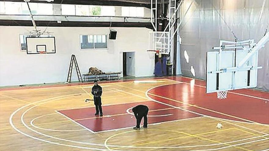 Vinaròs cambiará el parquet del pabellón antes de este verano