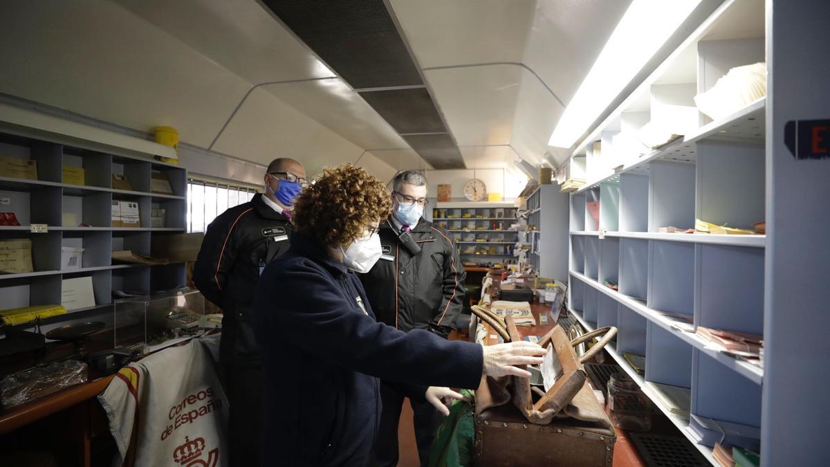 Vagón de Correos en el tren azul.