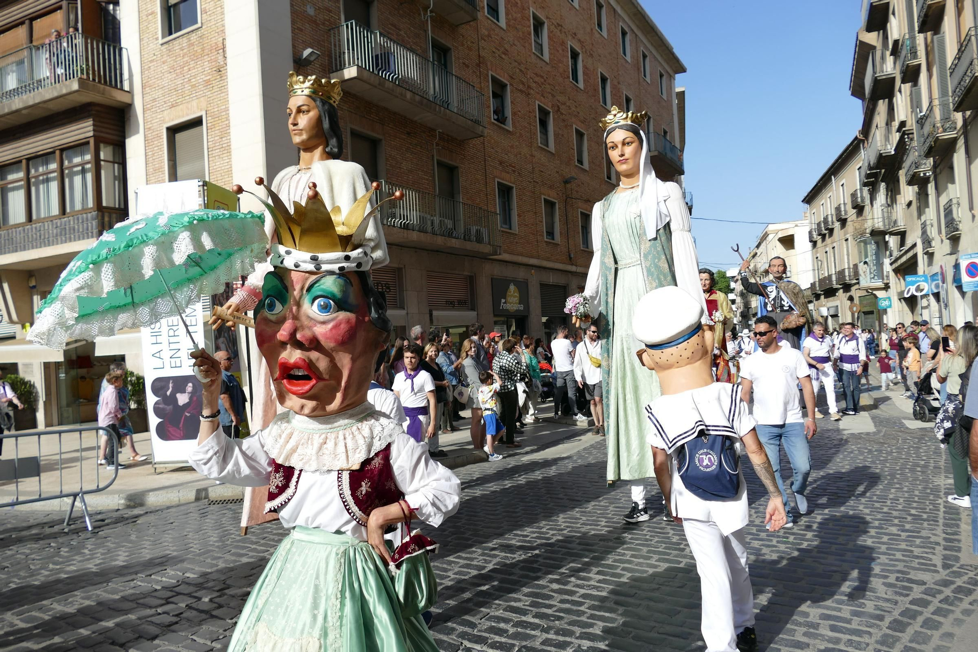 La trobada gegantera de la Diada de Santa Creu celebra els 30 anys dels Amics dels Gegants de Figueres