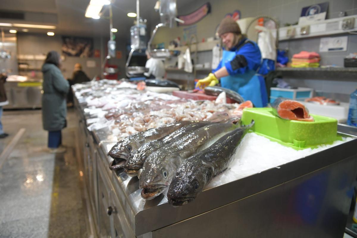 El pescado regresa a los mercados tras el fin del paro de la flota de A Coruña