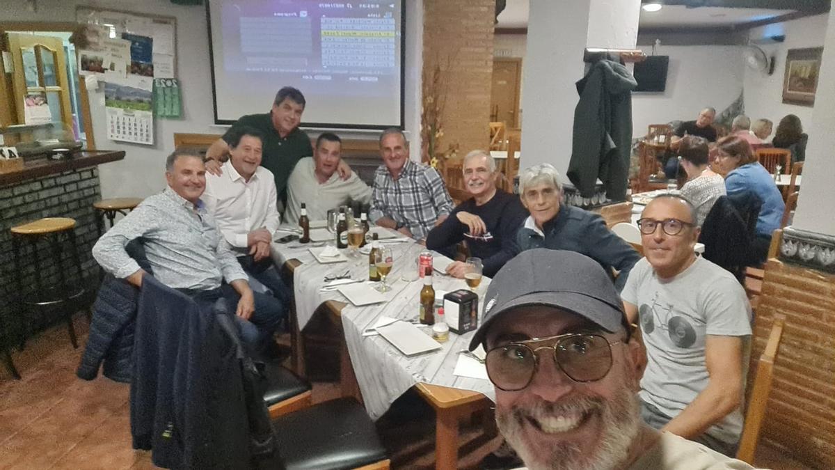 La cena de los fútbolistas de la etapa dorada del Sax con motivo del centenario del club.