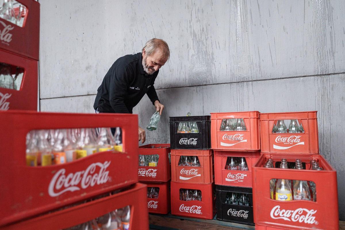 Quique, en el polígono industrial El Prado de Mérida, durante una jornada de clasificación de botellines