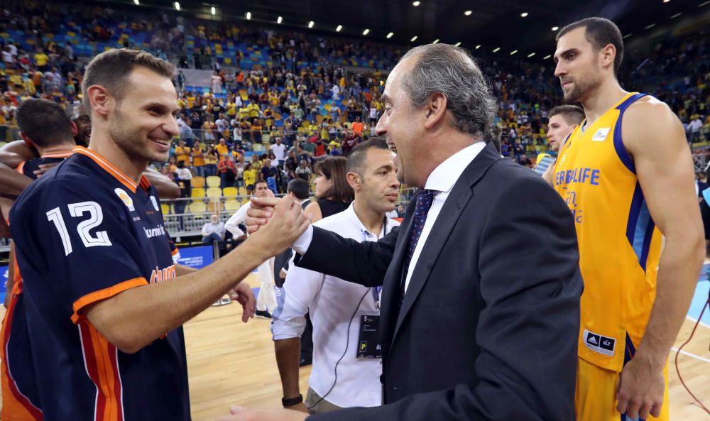 Las mejores imágenes de la victoria del Valencia Basket en la Supercopa