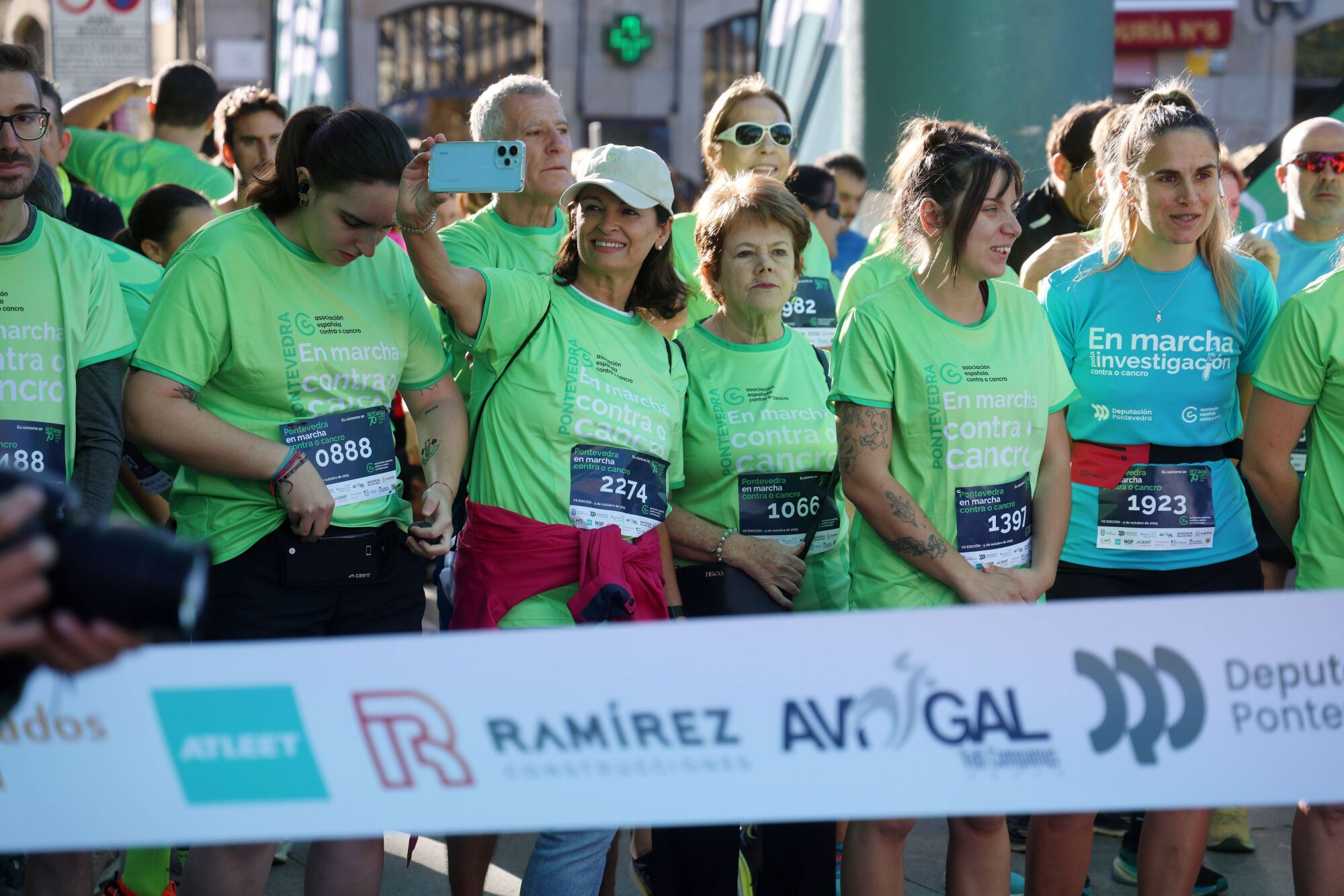 Dos mil setecientos participantes convirtieron la Marcha contra el cáncer de Pontevedra en la más multitudinaria de Galicia