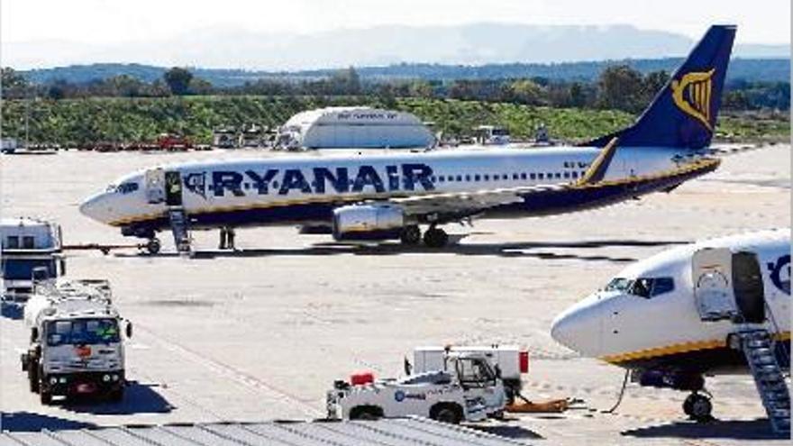 Els avions de Ryanair a l&#039;aeroport de Girona, en una imatge d&#039;arxiu.