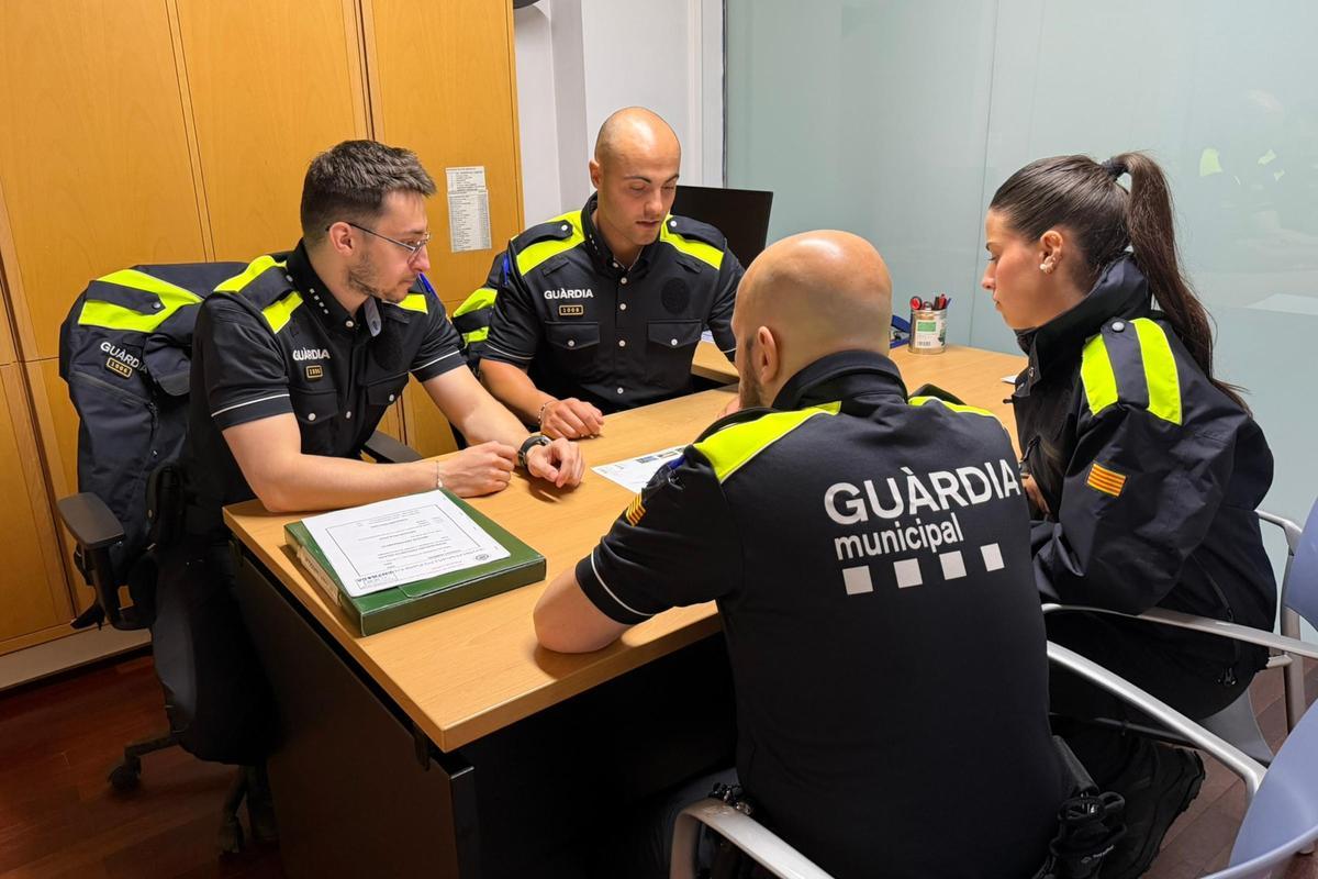 Els quatre guàrdies municipals.