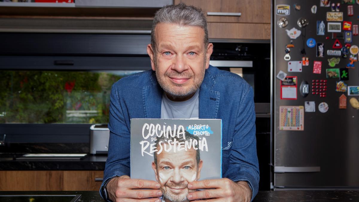 Chicote presenta “Cocina de resistencia&quot;, libro de recetas y anécdotas