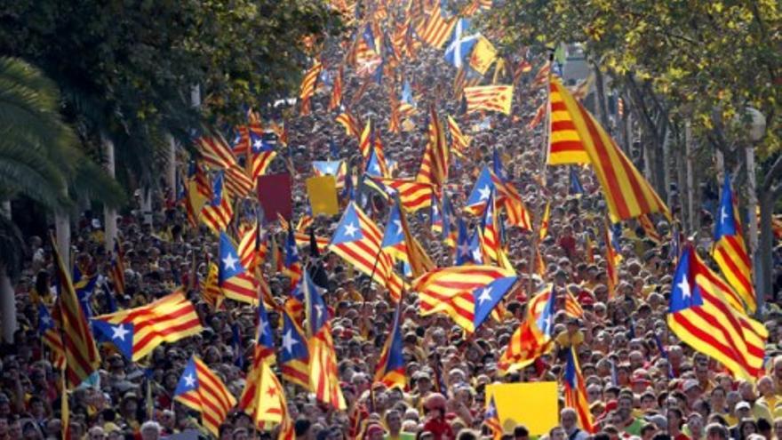 Miles de catalanes participan en la Diada más reivindicativa